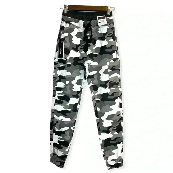 🌸Refuge Women’s Black Grey White Camo High Rise Cargo Joggers XS - Picture 1 of 5